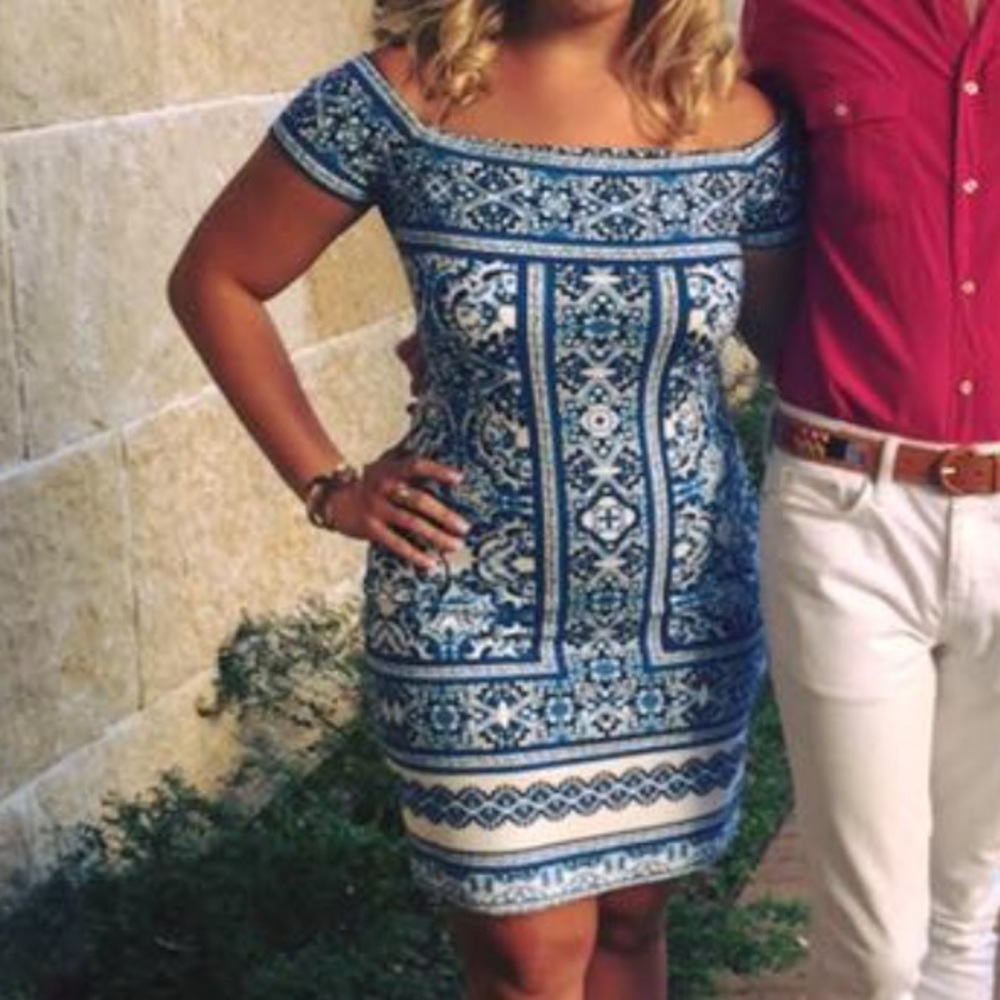 Gianni Bini Off-the-shoulder Blue and White Dress